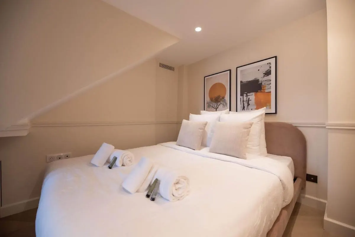 Enjoy Parisian Life In An Elegant Flat - Le Marais Apartment